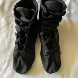 Sansha soho lace-up jazz shoe